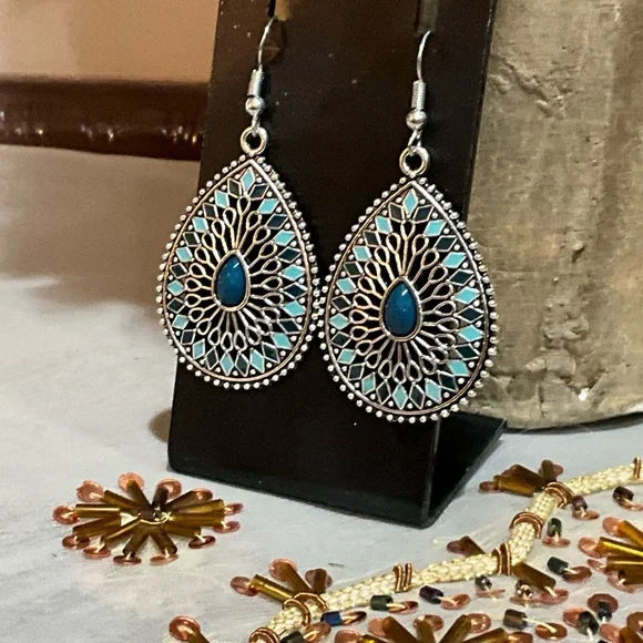 Elegant Silver and Blue Teardrop Earrings - Picture 2 of 7